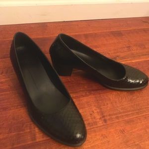 Cole Haan Almond toe low heel